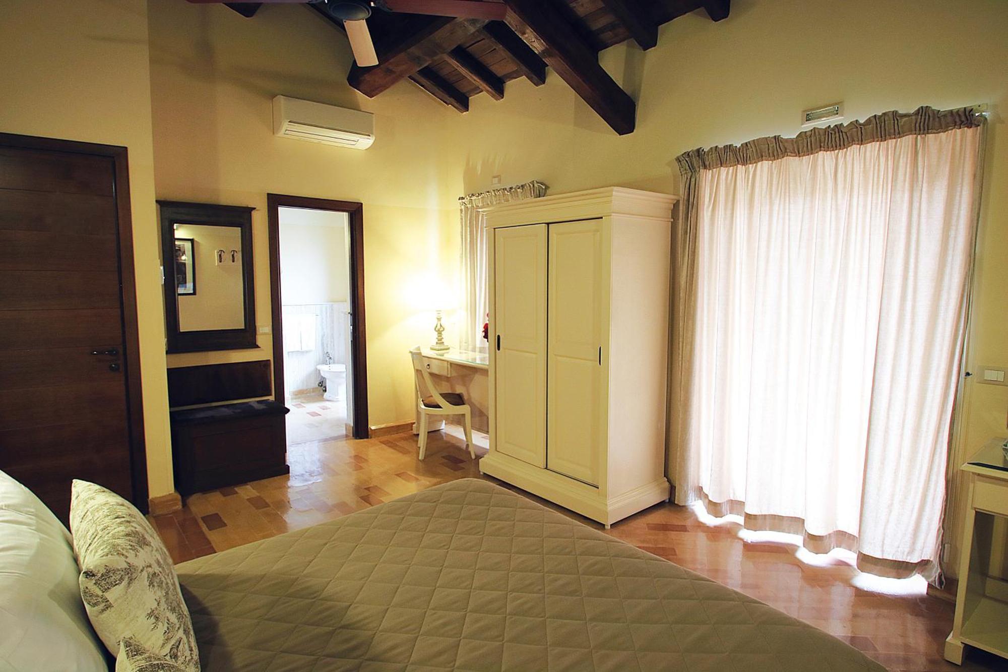 Al Catillo Tivoli Room photo